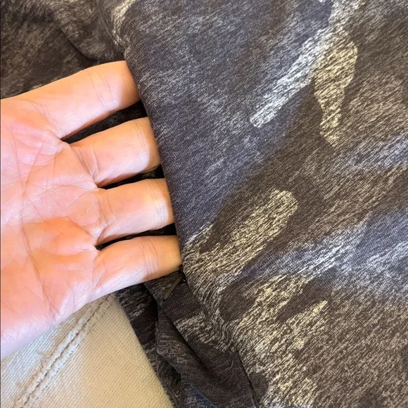 LULULEMON RUNDERFUL CAMO TOP - Picture 10 of 11